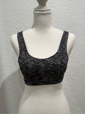 Nice!! lululemon athletica Scoop Neck Patterned Sports Bra - Black/Gray